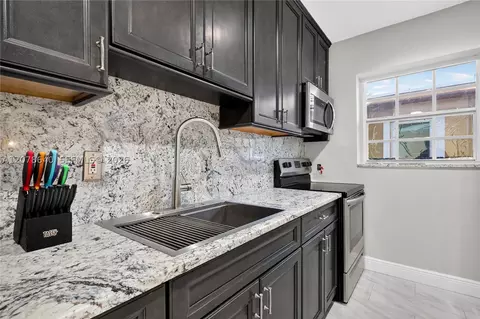 Kitchen - 40 NW 68th St, Miami, FL 33150 photo 1 of 3