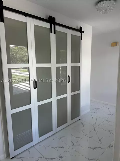 Entry Way - 470 Lake Rd, Ocala, FL 34472 photo 1 of 2