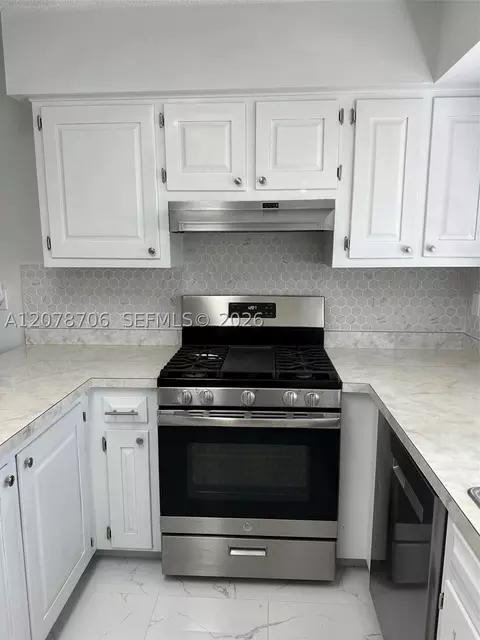 Kitchen - 470 Lake Rd, Ocala, FL 34472 photo 2 of 2