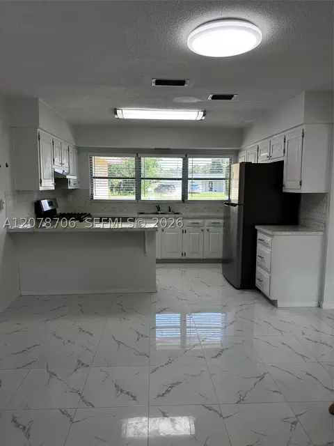 Kitchen - 470 Lake Rd, Ocala, FL 34472 photo 1 of 2
