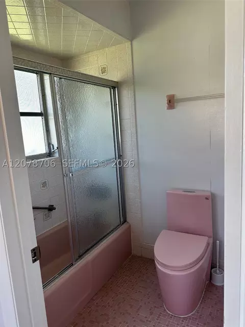 Bath - 470 Lake Rd, Ocala, FL 34472 photo 3 of 4