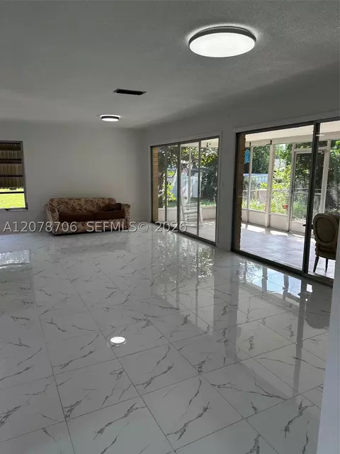 Living - 470 Lake Rd, Ocala, FL 34472 photo 2 of 3