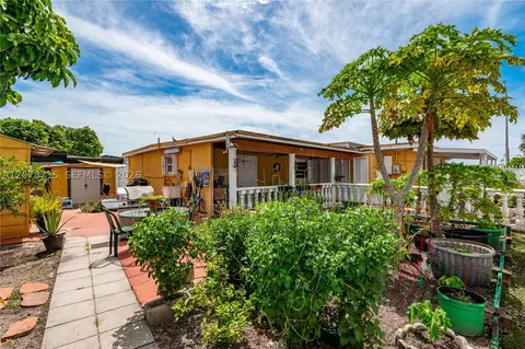 Exterior - 359 W 35th St, Hialeah, FL 33012 photo 4 of 4