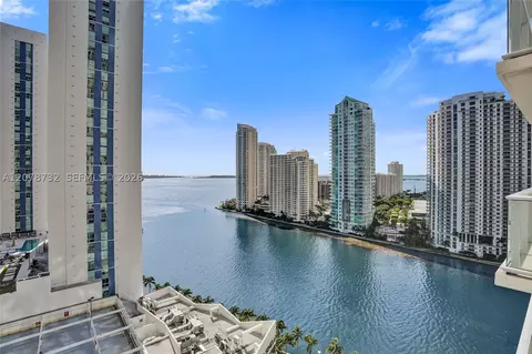 300 S Biscayne Blvd #T-1816, Miami, FL 33131