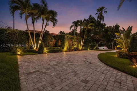 6811 SW 48th Ter, Miami, FL 33155