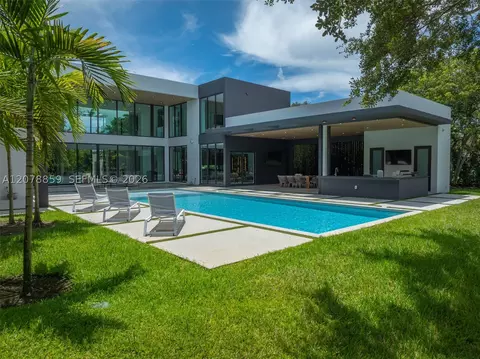 Exterior - 7425 Howard Dr, Pinecrest, FL 33156 photo 14 of 15