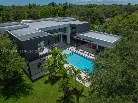 View/Area - 7425 Howard Dr, Pinecrest, FL 33156 photo 2 of 4