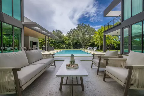 Exterior - 7425 Howard Dr, Pinecrest, FL 33156 photo 8 of 15