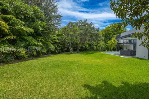 Exterior - 7425 Howard Dr, Pinecrest, FL 33156 photo 13 of 15