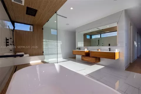 Bath - 7425 Howard Dr, Pinecrest, FL 33156 photo 7 of 7