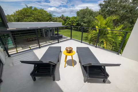 Exterior - 7425 Howard Dr, Pinecrest, FL 33156 photo 3 of 15