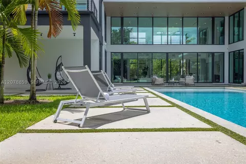 Exterior - 7425 Howard Dr, Pinecrest, FL 33156 photo 10 of 15