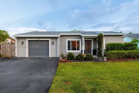 11660 NW 38th Pl, Sunrise, FL 33323