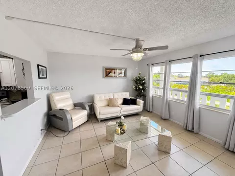425 Southampton B #425, West Palm Beach, FL 33417
