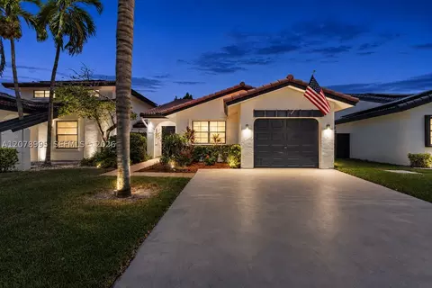 6633 NW 176th Ter, Hialeah, FL 33015