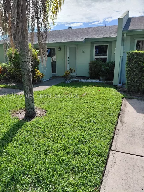 16 Camden Ln, Boynton Beach, FL 33426