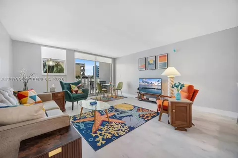 211 S Ocean Dr #302, Hollywood, FL 33019