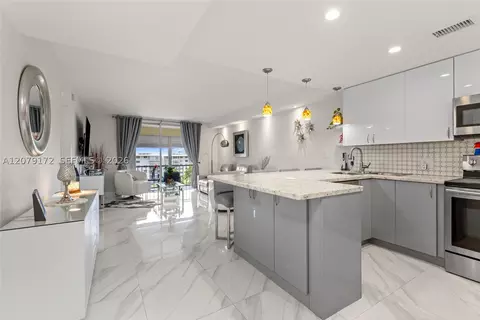2855 Leonard Dr #H605, Aventura, FL 33160