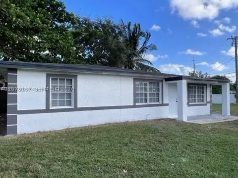 43 Newton Rd, West Park, FL 33023