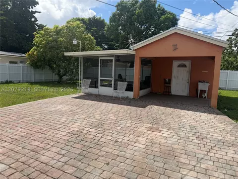Exterior - 962 E 19th St, Hialeah, FL 33013 photo 4 of 6