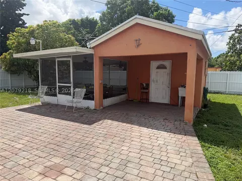 Exterior - 962 E 19th St, Hialeah, FL 33013 photo 3 of 6