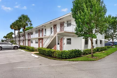 2551 W Golf Blvd #101, Pompano Beach, FL 33064