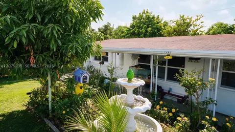 2506 Acapulco Dr, Miramar, FL 33023