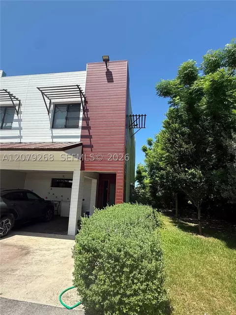 916 NW 8th St #6, Florida City, FL 33034