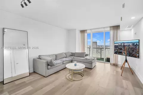 Living - Undisclosed, Miami, FL 33132 photo 1 of 2