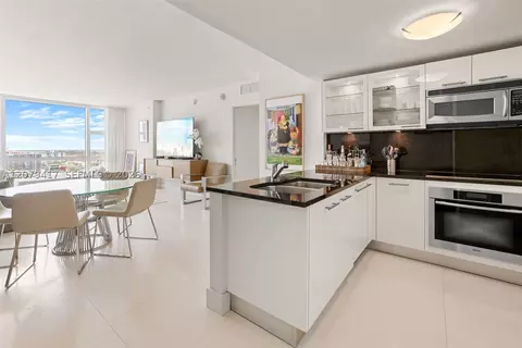 6801 Collins Ave #1401, Miami Beach, FL 33141