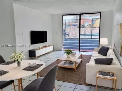 9678 Fontainebleau Blvd #111, Miami, FL 33172