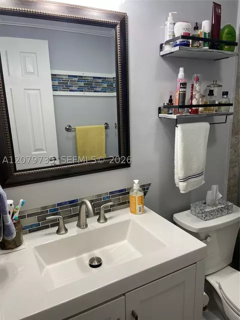 Bath - 1075 W 68th St #403, Hialeah, FL 33014 photo 1 of 1
