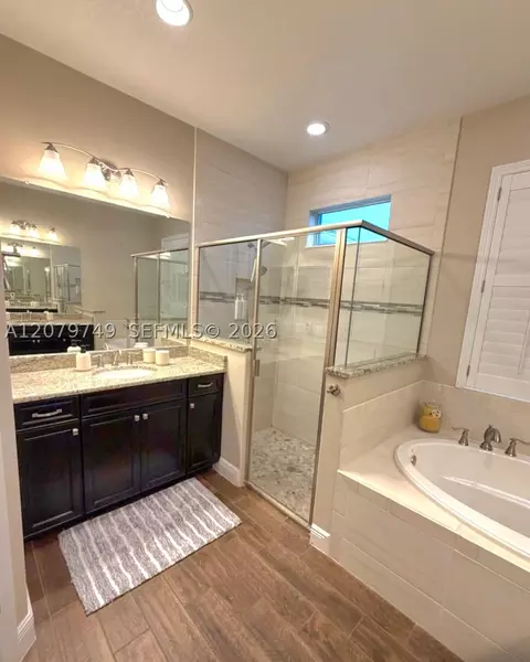 Bath - 2919 Trasona Dr, Melbourne, FL 32940 photo 2 of 5