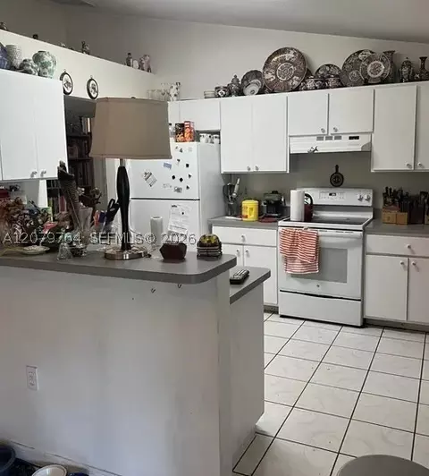 Kitchen - 2425 Delys St, Cocoa, FL 32926 photo 2 of 2