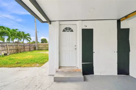 Exterior - 4041 W 8th Ave, Hialeah, FL 33012 photo 8 of 8