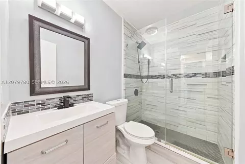 Bath - 4041 W 8th Ave, Hialeah, FL 33012 photo 2 of 3