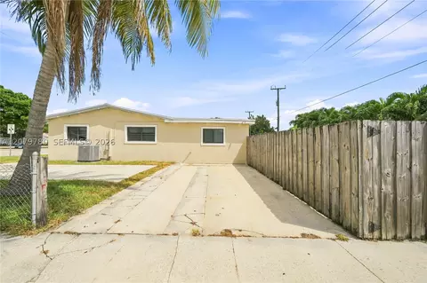 Exterior - 4041 W 8th Ave, Hialeah, FL 33012 photo 1 of 8