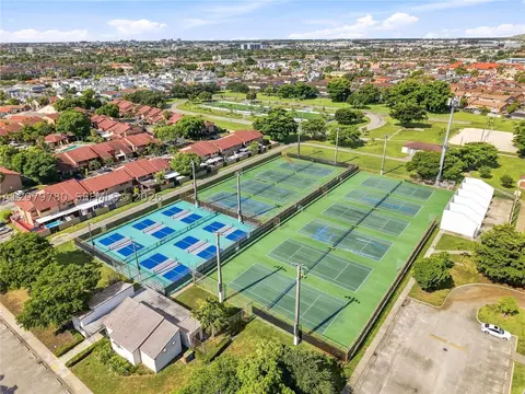 View/Area - 4041 W 8th Ave, Hialeah, FL 33012 photo 7 of 12