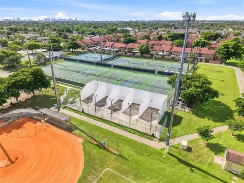 View/Area - 4041 W 8th Ave, Hialeah, FL 33012 photo 8 of 12