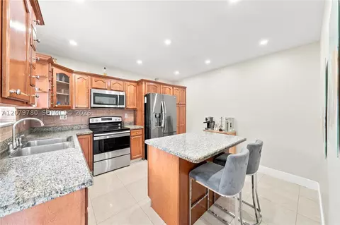 Kitchen - 4041 W 8th Ave, Hialeah, FL 33012 photo 1 of 4