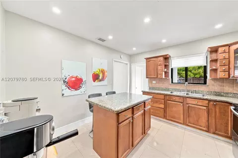 Kitchen - 4041 W 8th Ave, Hialeah, FL 33012 photo 4 of 4