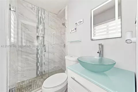 Bath - 4041 W 8th Ave, Hialeah, FL 33012 photo 1 of 3