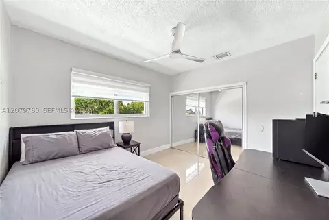 Bedroom - 4041 W 8th Ave, Hialeah, FL 33012 photo 5 of 7