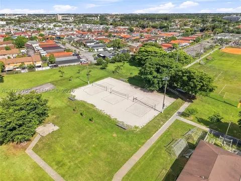 View/Area - 4041 W 8th Ave, Hialeah, FL 33012 photo 10 of 12