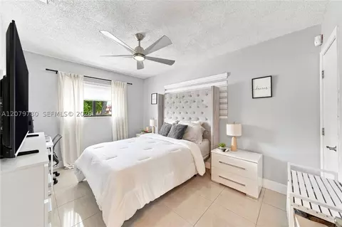 Bedroom - 4041 W 8th Ave, Hialeah, FL 33012 photo 1 of 7