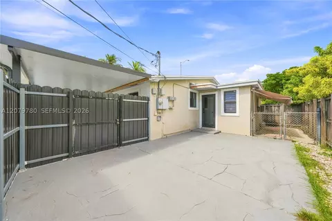 Exterior - 4041 W 8th Ave, Hialeah, FL 33012 photo 3 of 8