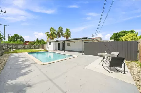Exterior - 4041 W 8th Ave, Hialeah, FL 33012 photo 6 of 8