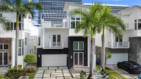 8249 NW 34th Dr, Doral, FL 33122