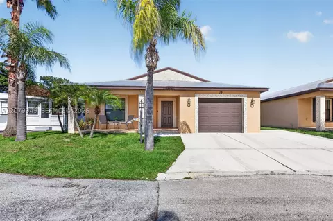 12 Barcelona Ln, Port Saint Lucie, FL 34952