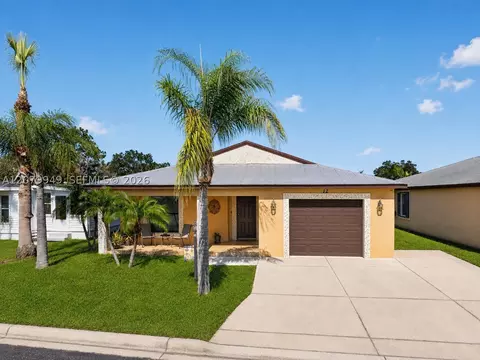 12 Barcelona Ln, Port Saint Lucie, FL 34952